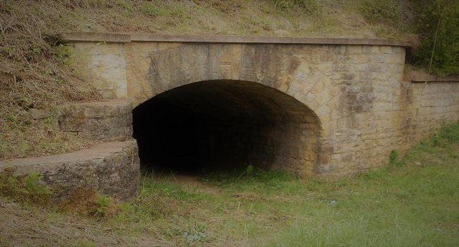 Escape game Bureau 401 : Entrée du tunnel de la caponnière